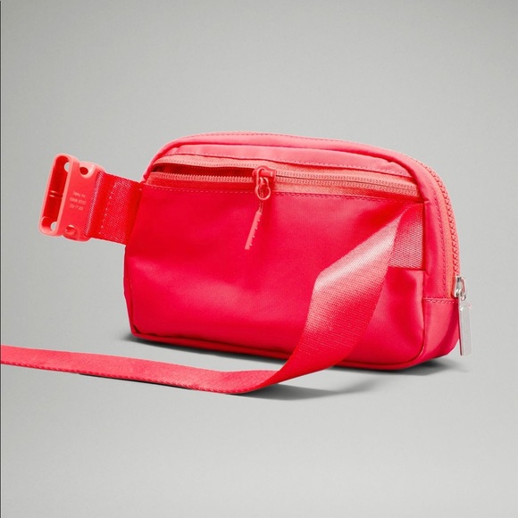 NWT Lululemon Everywhere Belt Bag in Pale Raspberry 🧨 - Picture 3 of 9